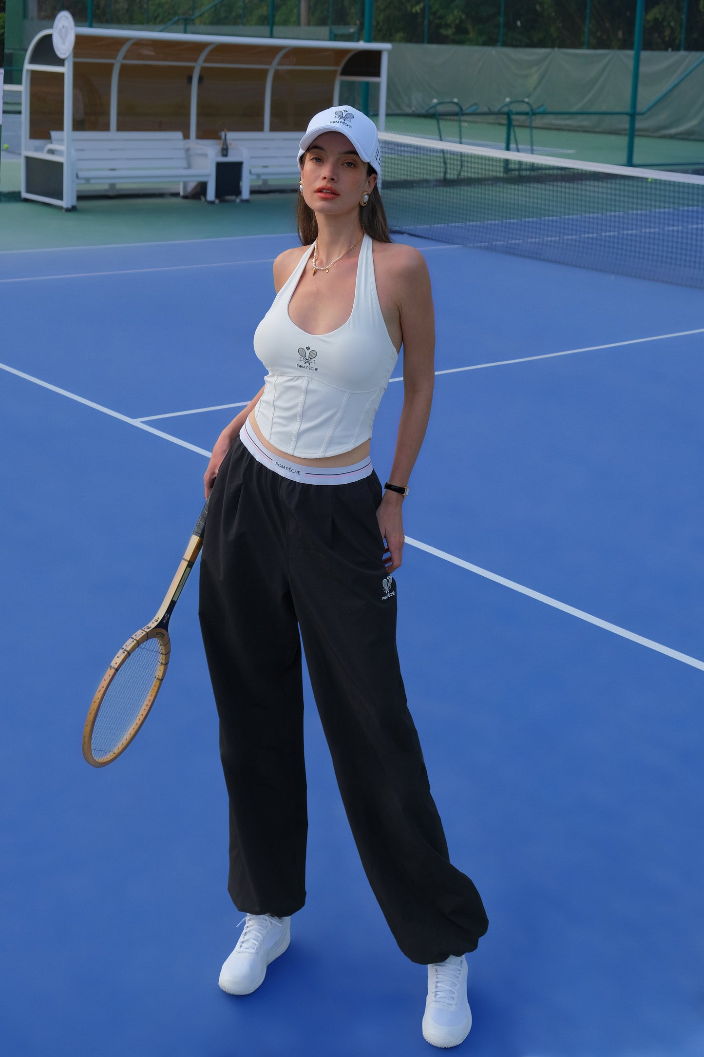 AURA Camiseta sin mangas con cuello halter y media espalda descubierta